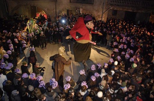 El catorzè Pullassu arrenca els actes oficials del Carnaval de Terra