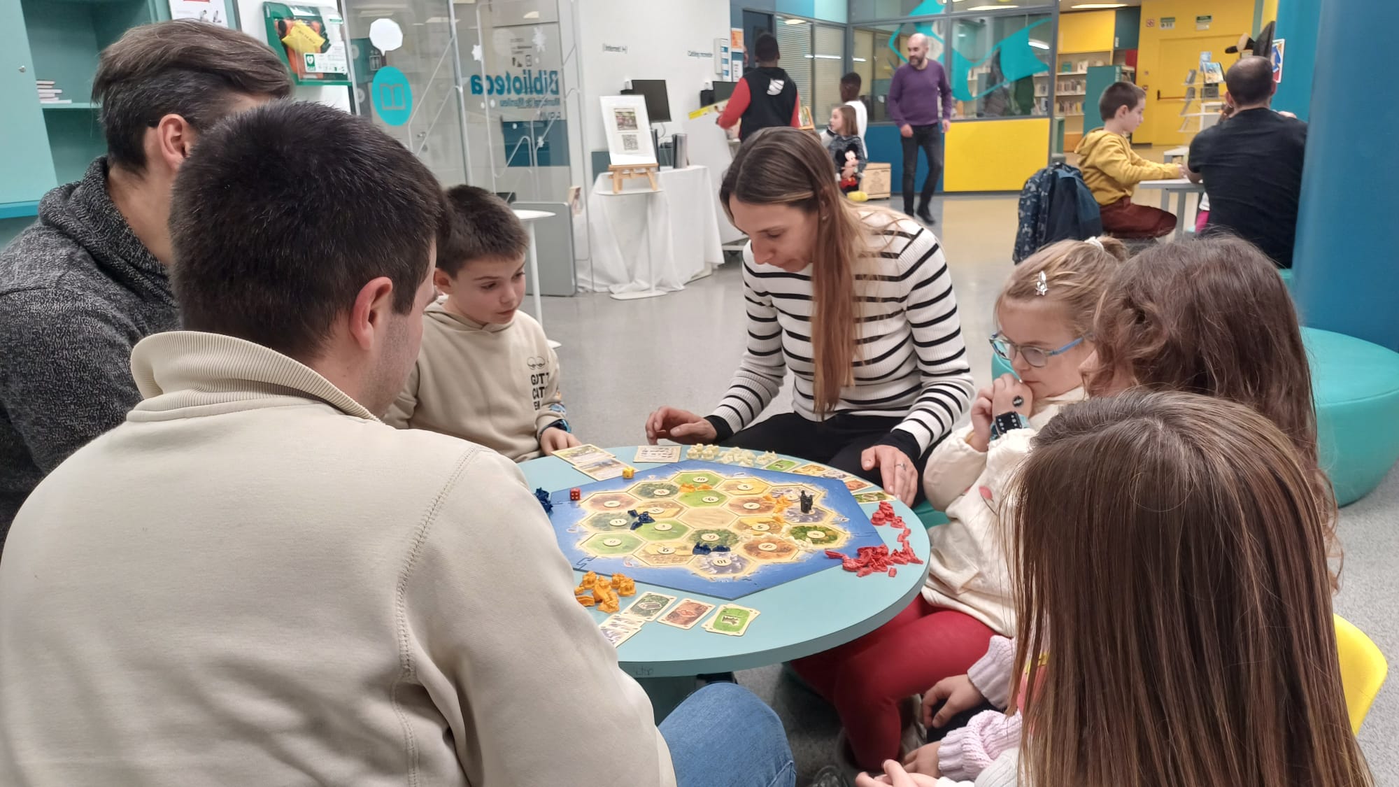 Dissabte en família. Jocs de taula i mercat d'intercanvi