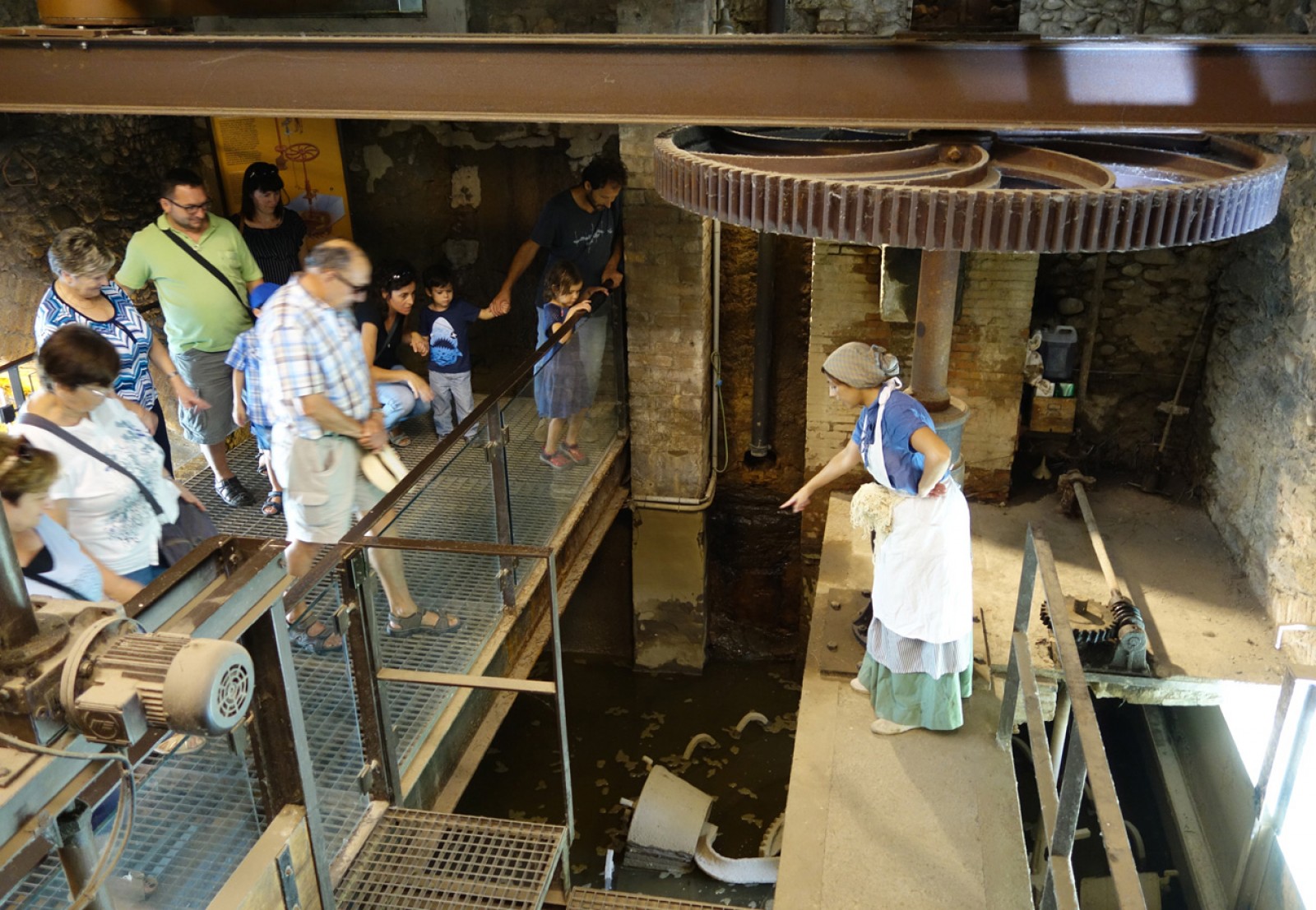 Escena de la visita teatralitzada al Museu del Ter