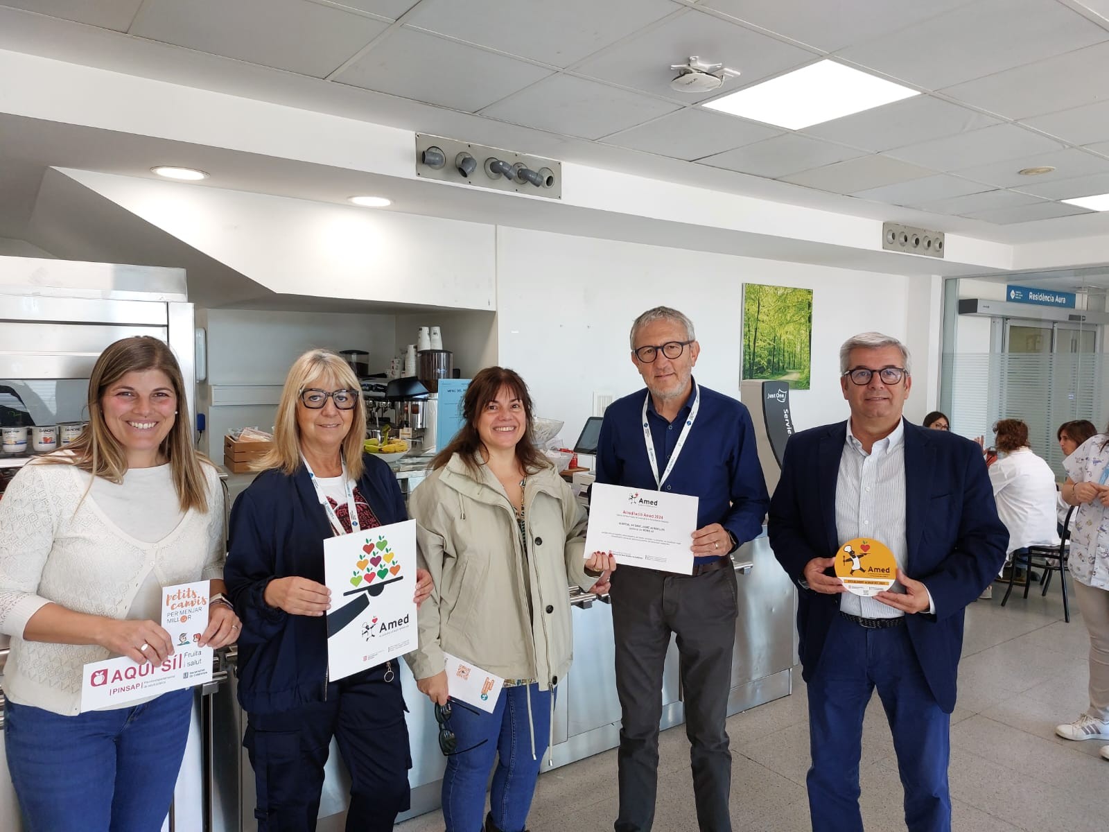 Els usuaris de la cafeteria de l’Hospital de Sant Jaume ja poden veure el distintiu al local
