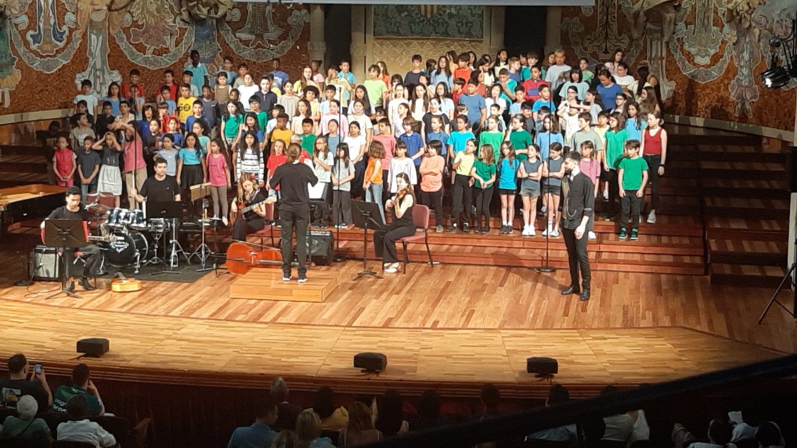 Els cantaires Manlleuencs van cantar una de les tres cançons guanyadores del Concurs de composició
