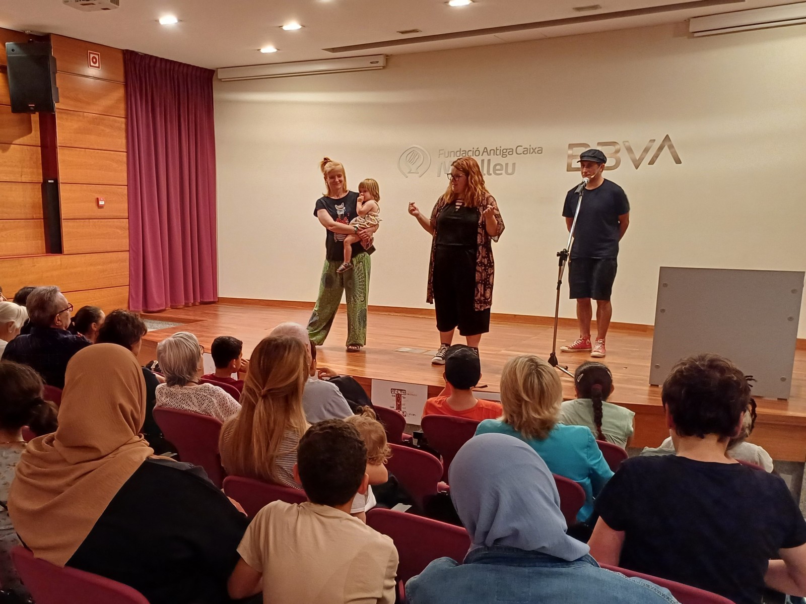 La cloenda del LECXIT va acollir els infants i els voluntaris participants en el projecte