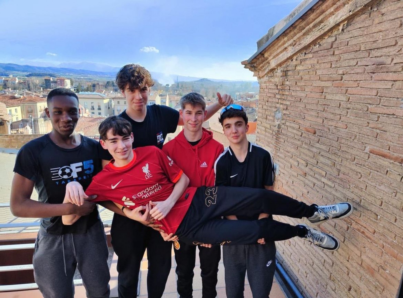 Els cinc membres de 'La Samba Vibees'