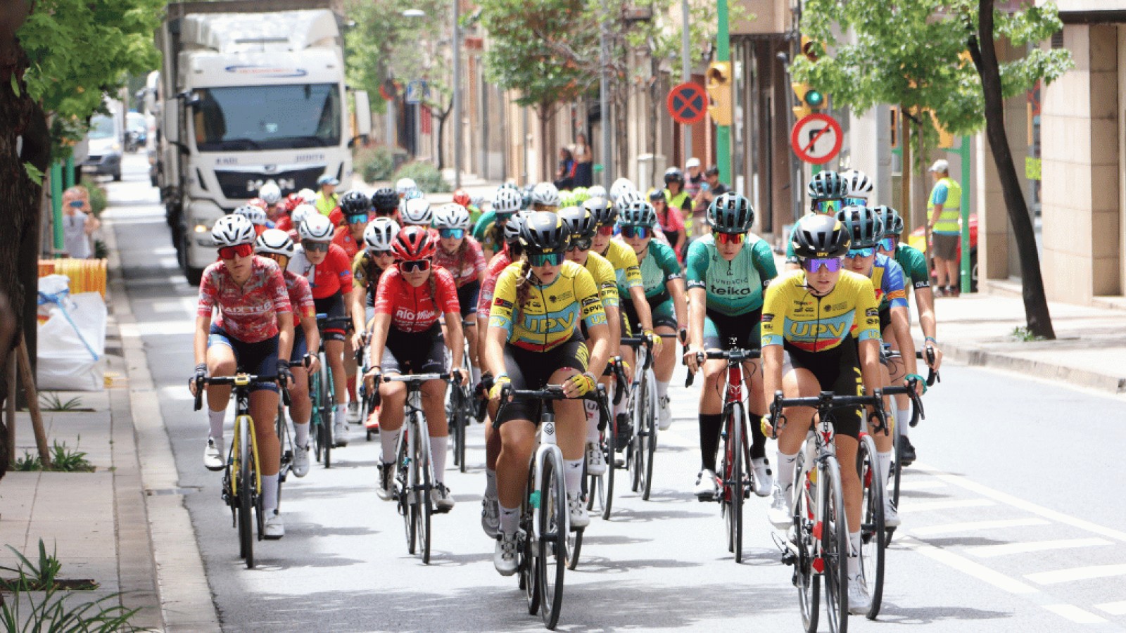 Un instant de l'etapa de la volta a Manlleu