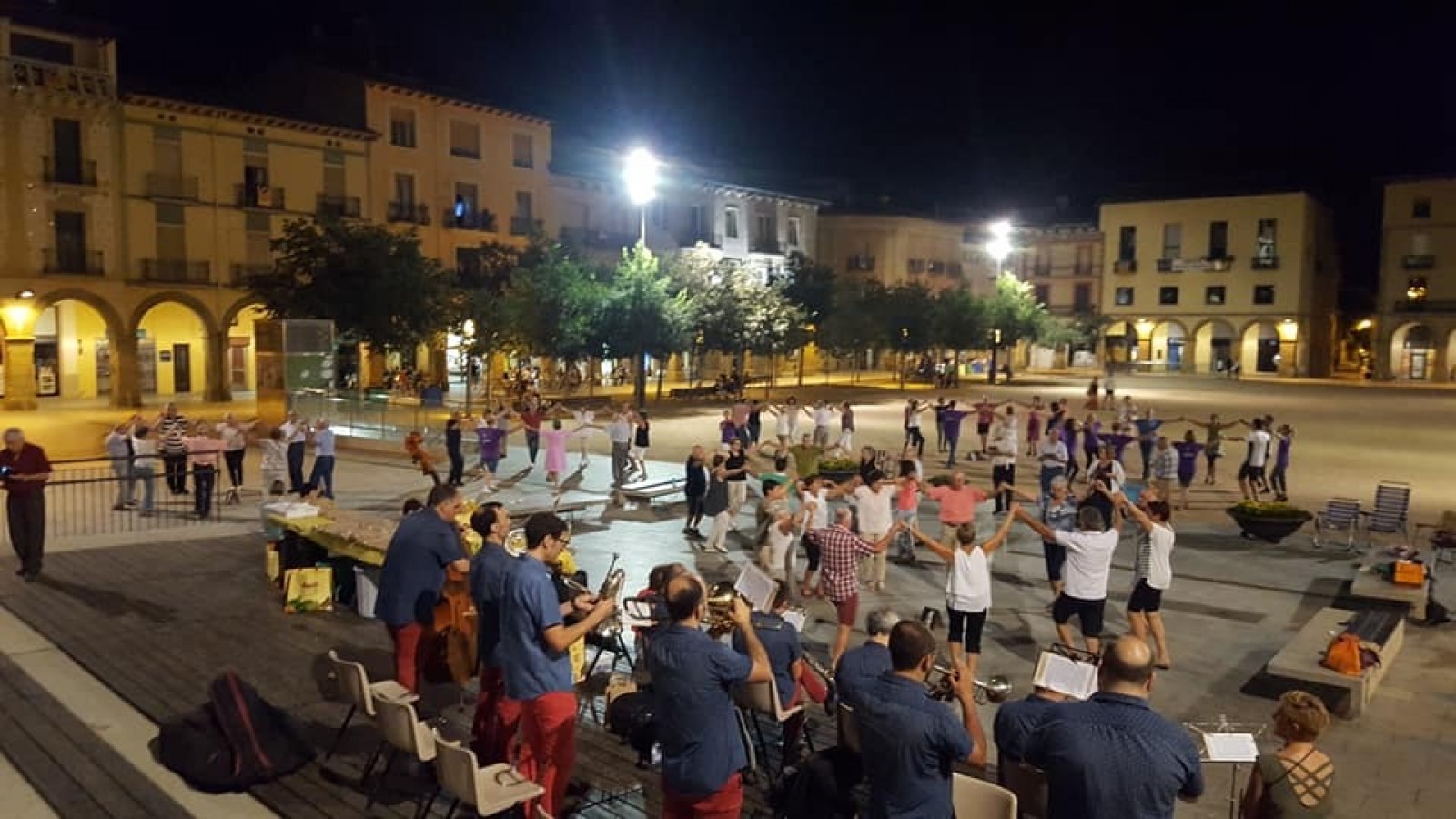 Aquest divendres, ballada de sardanes a la Plaça Fra Bernadí