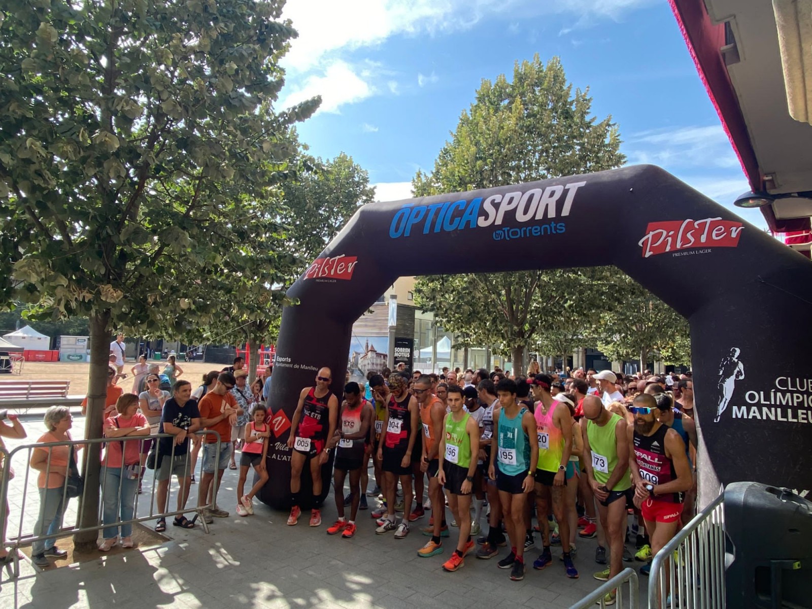 Participants de la Cursa atlètica apunt de començar