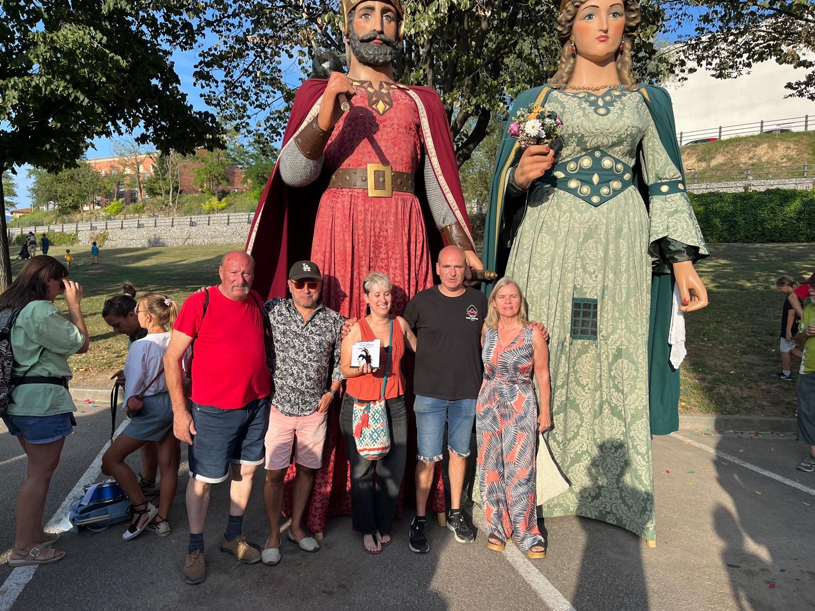 Membres de la Colla Gegantera amb els regidors del PSC de l'Ajuntament