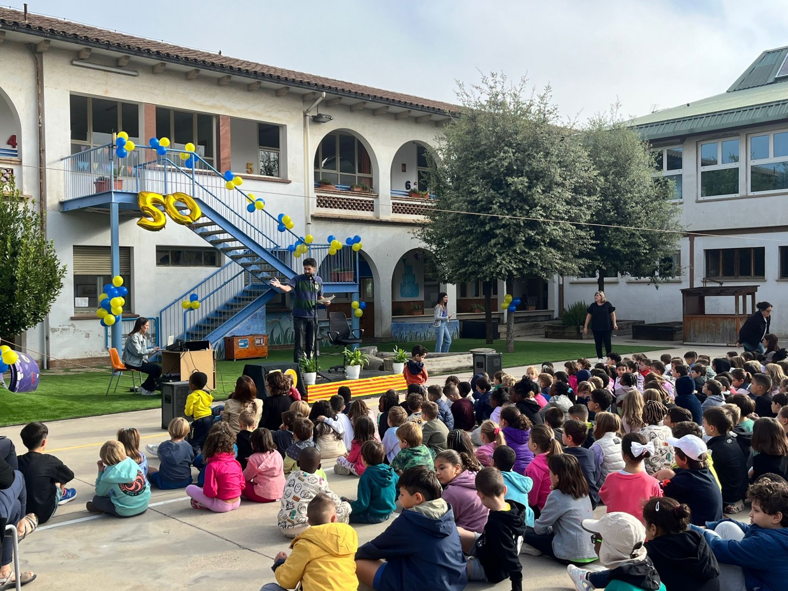 El centre s'ha engalanat per un any especial