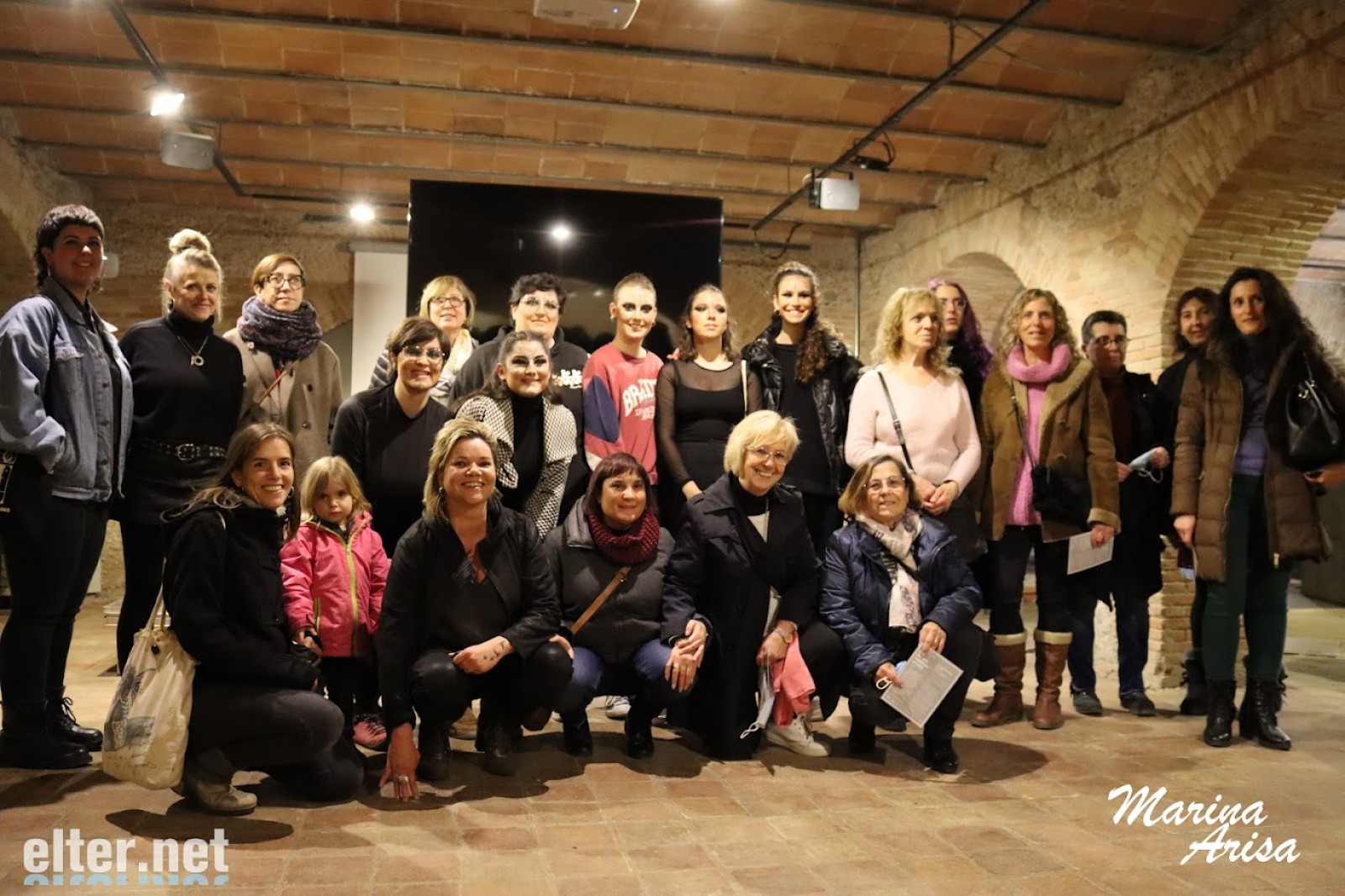 Imatge gràfica de l'exposició col·lectiva 'Des dels nostres somnis'