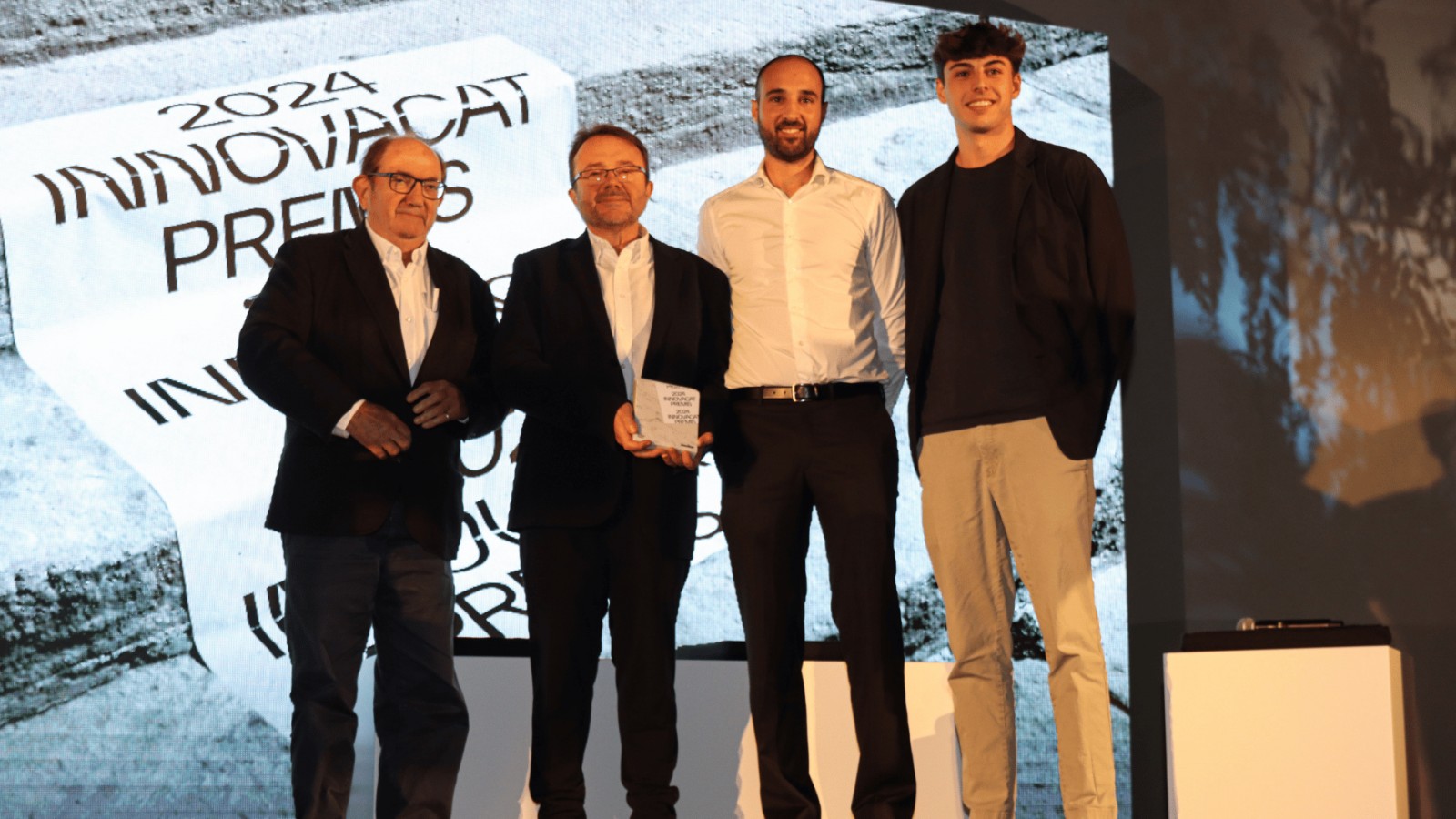 Una de les entregues d'un dels premis de la nit