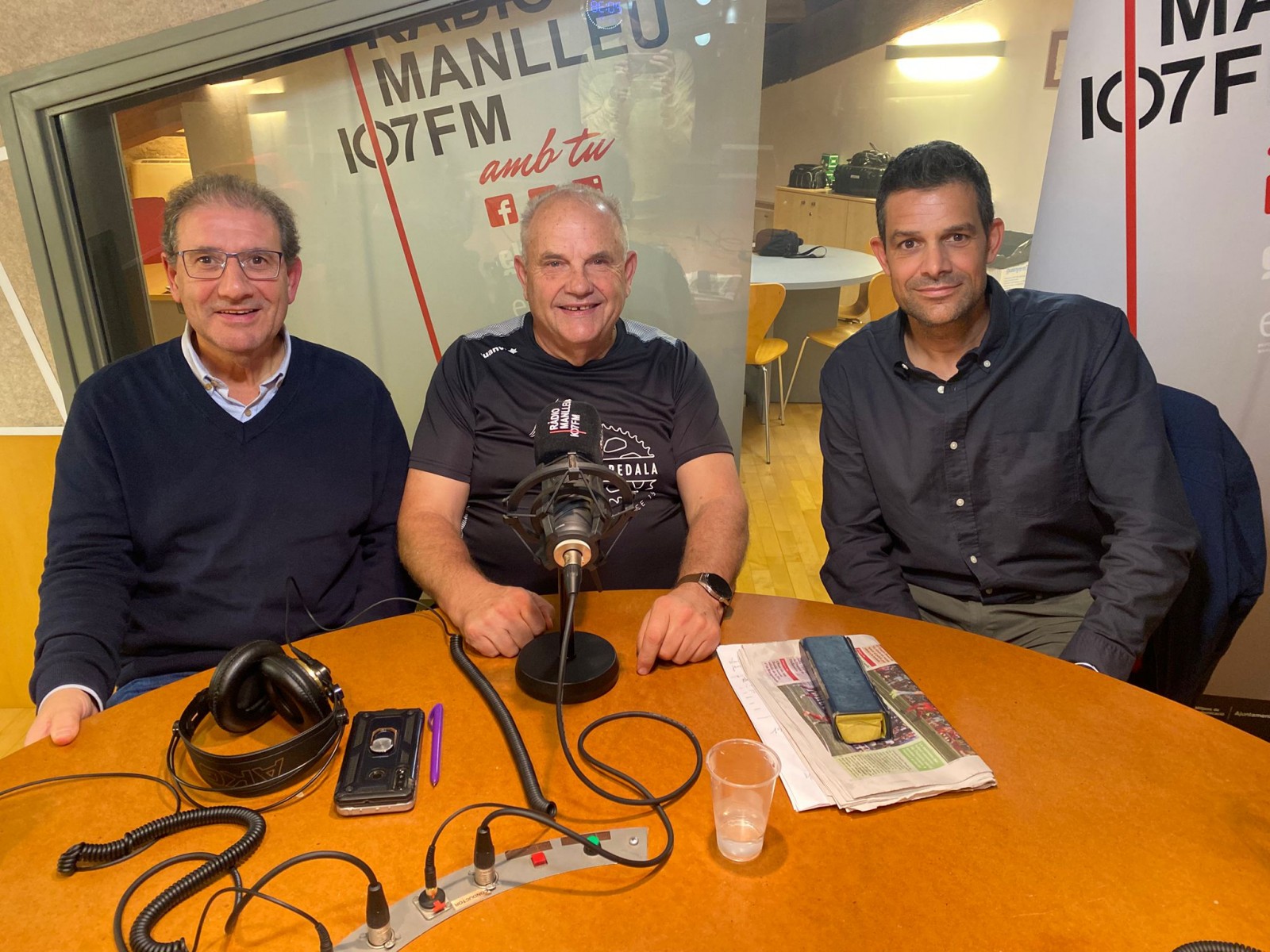 Dionís Crusellas, al centre, presentador del programa