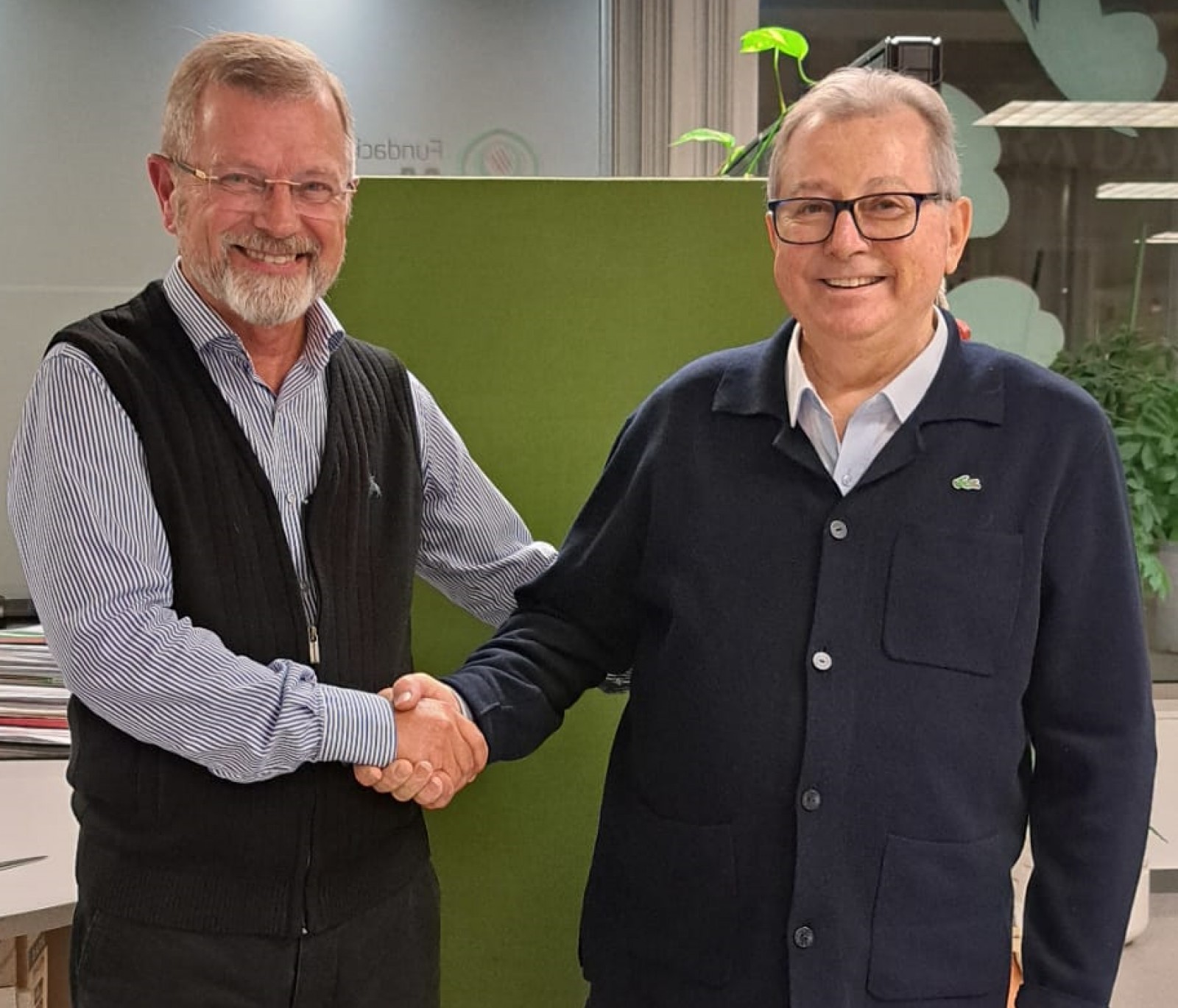 Xicota (esquerra), pren el relleu de Torrents (dreta)