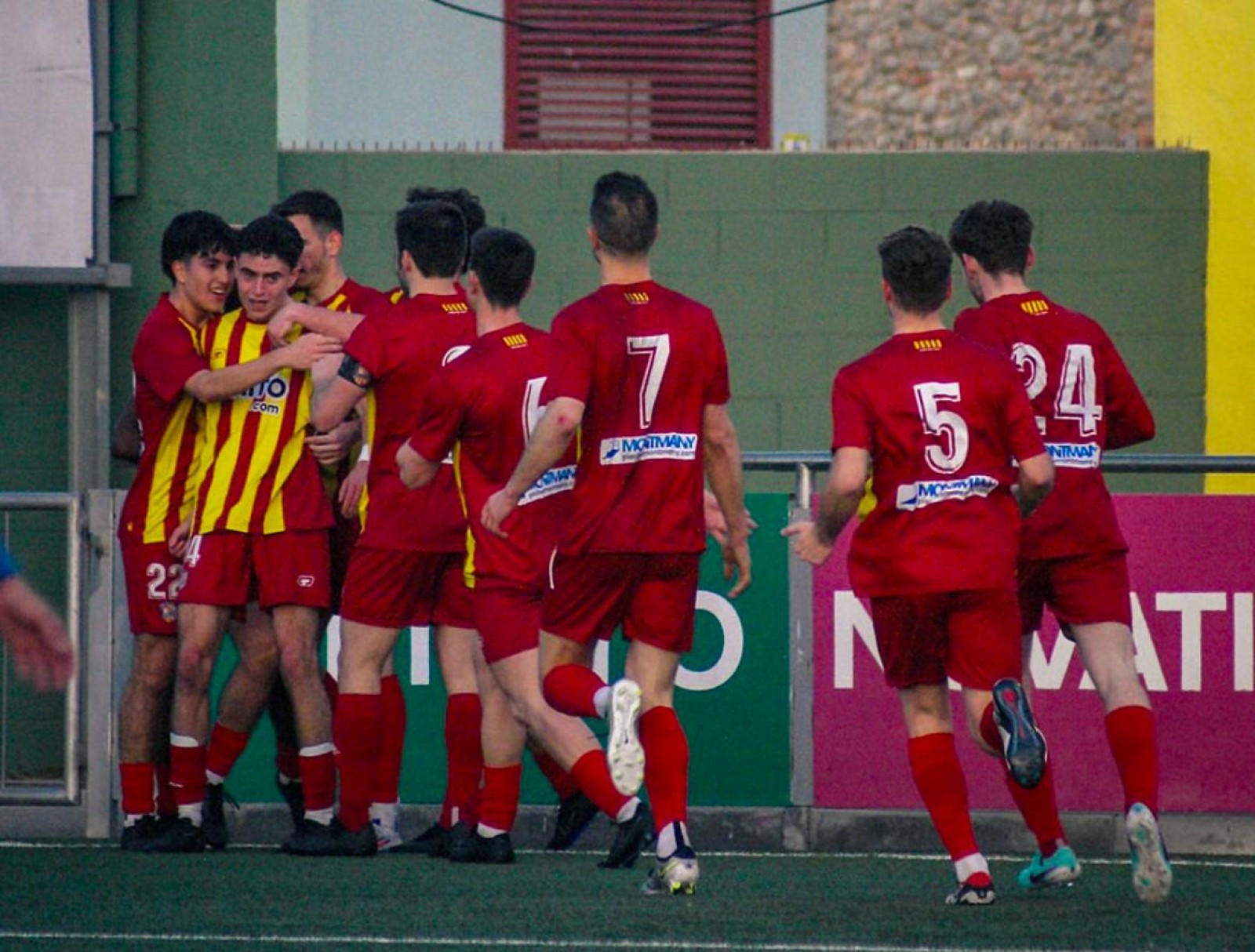 L'AEC Manlleu celebra la segona victòria del 2025