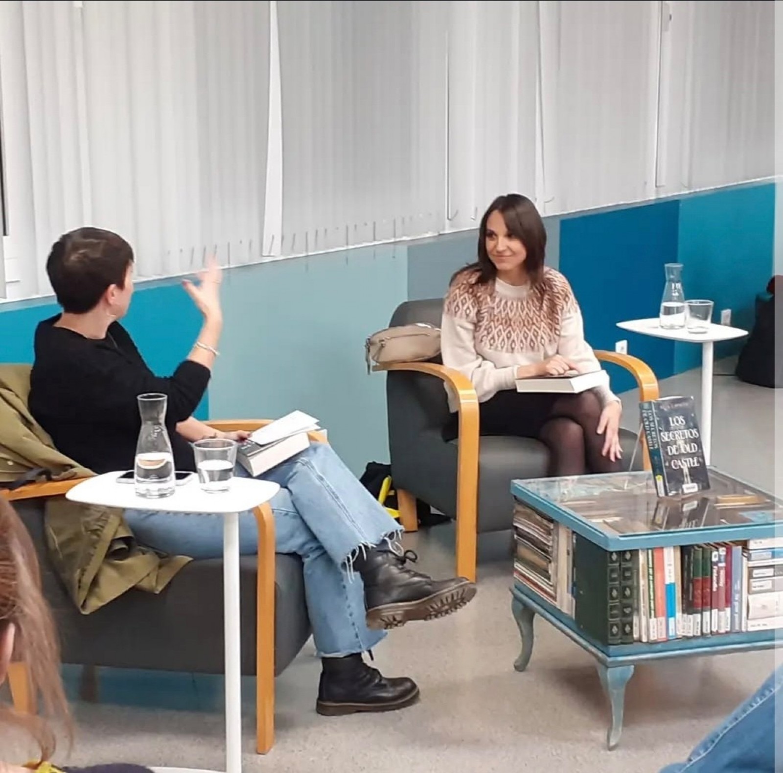 L'autora durant la presentació del seu anterior llibre a Manlleu