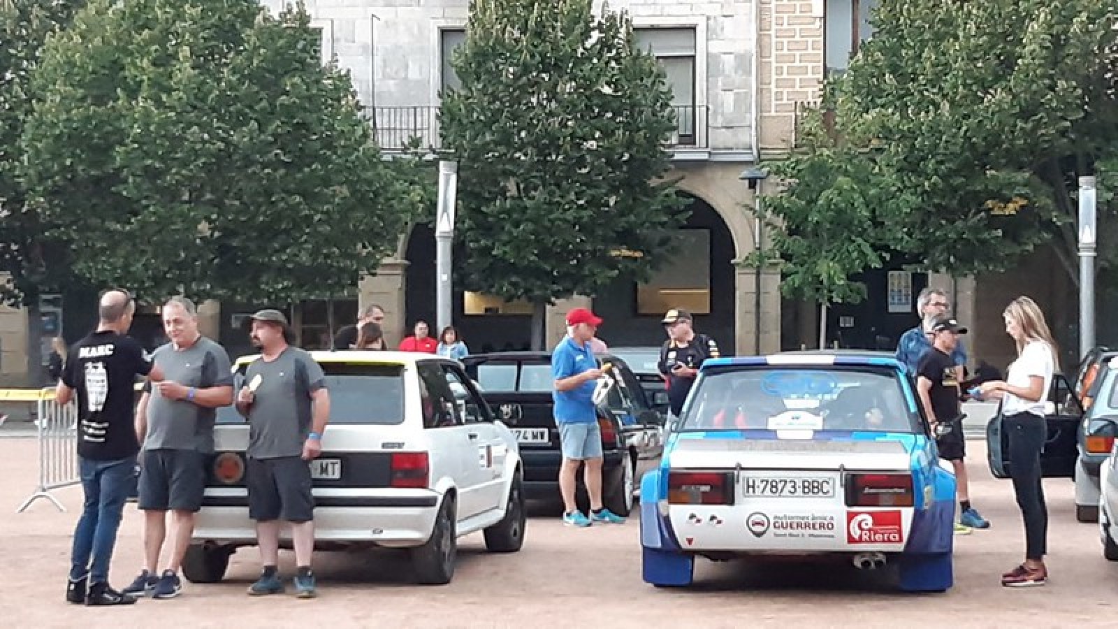 Vehicles clàssics a la Plaça Fra Bernadí