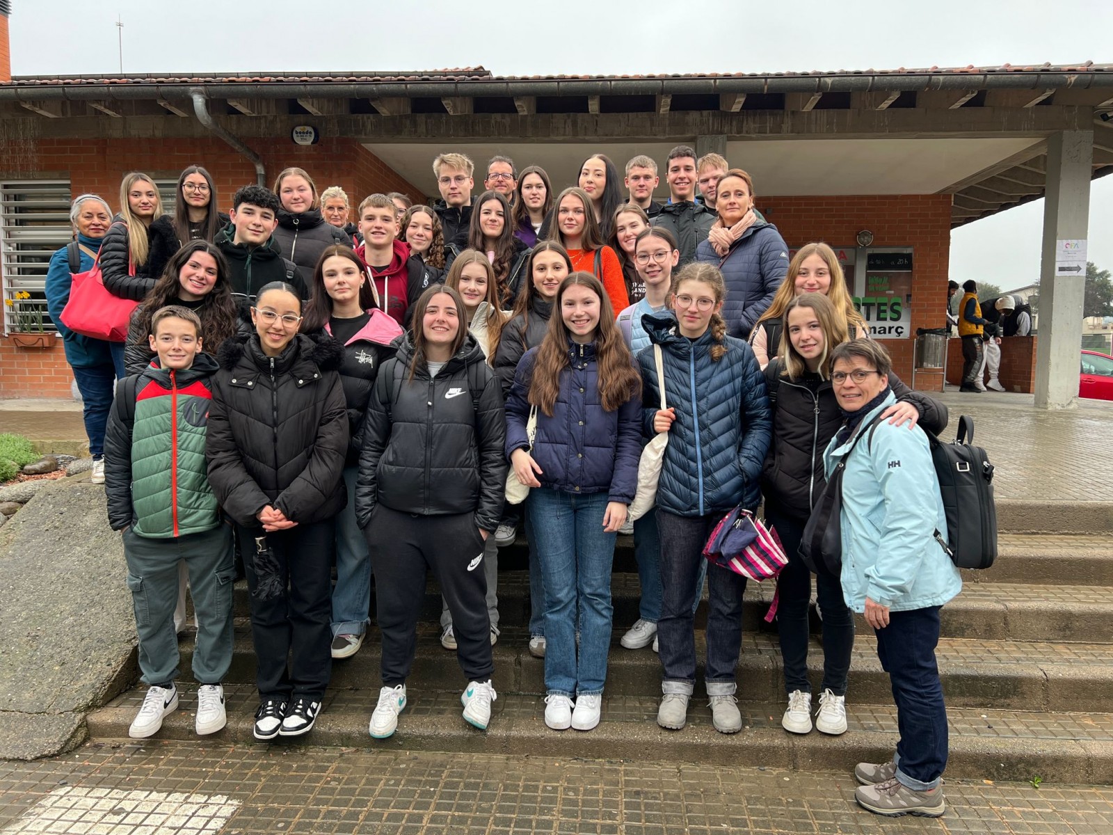 Estudiants davant de l'Institut