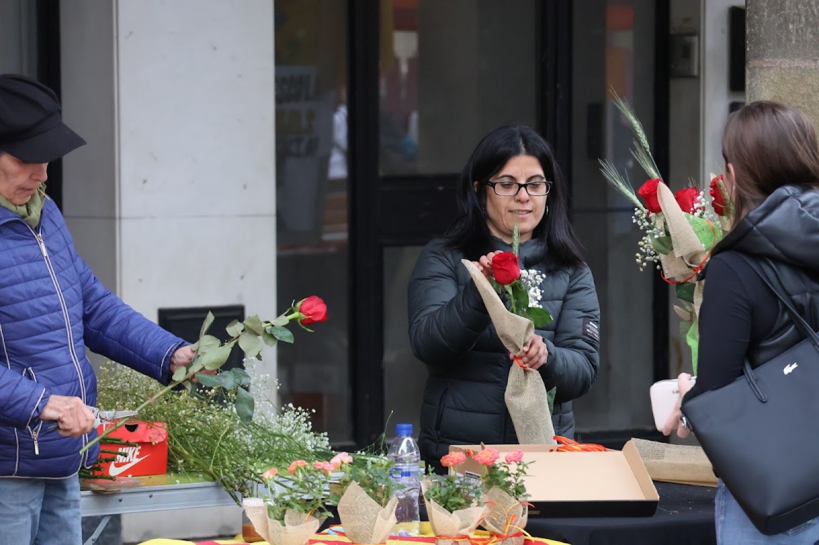 Parada de Sant Jordi a la plaça Fra Bernadí