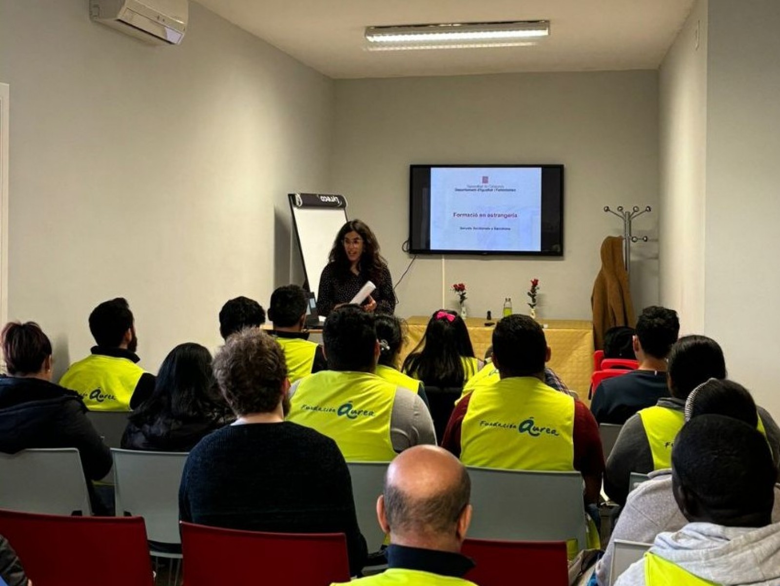 Alexandra Prats impartint una xerrada