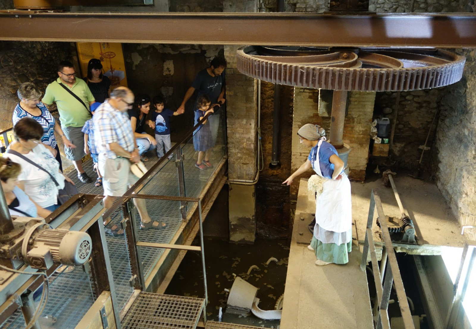 Escena de la visita teatralitzada al Museu del Ter