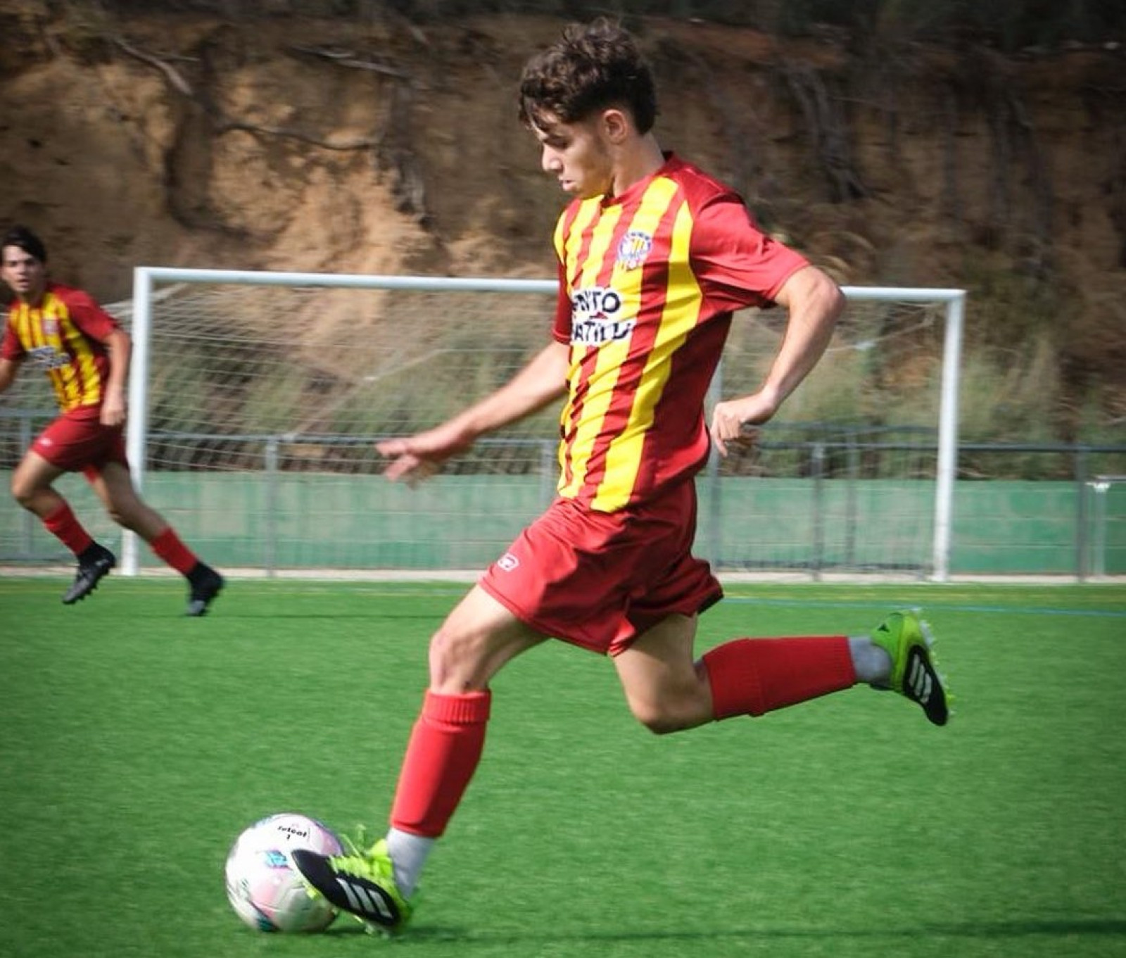 El partit es podrà seguir en directe a través de Ràdio Manlleu al 107 de l'FM