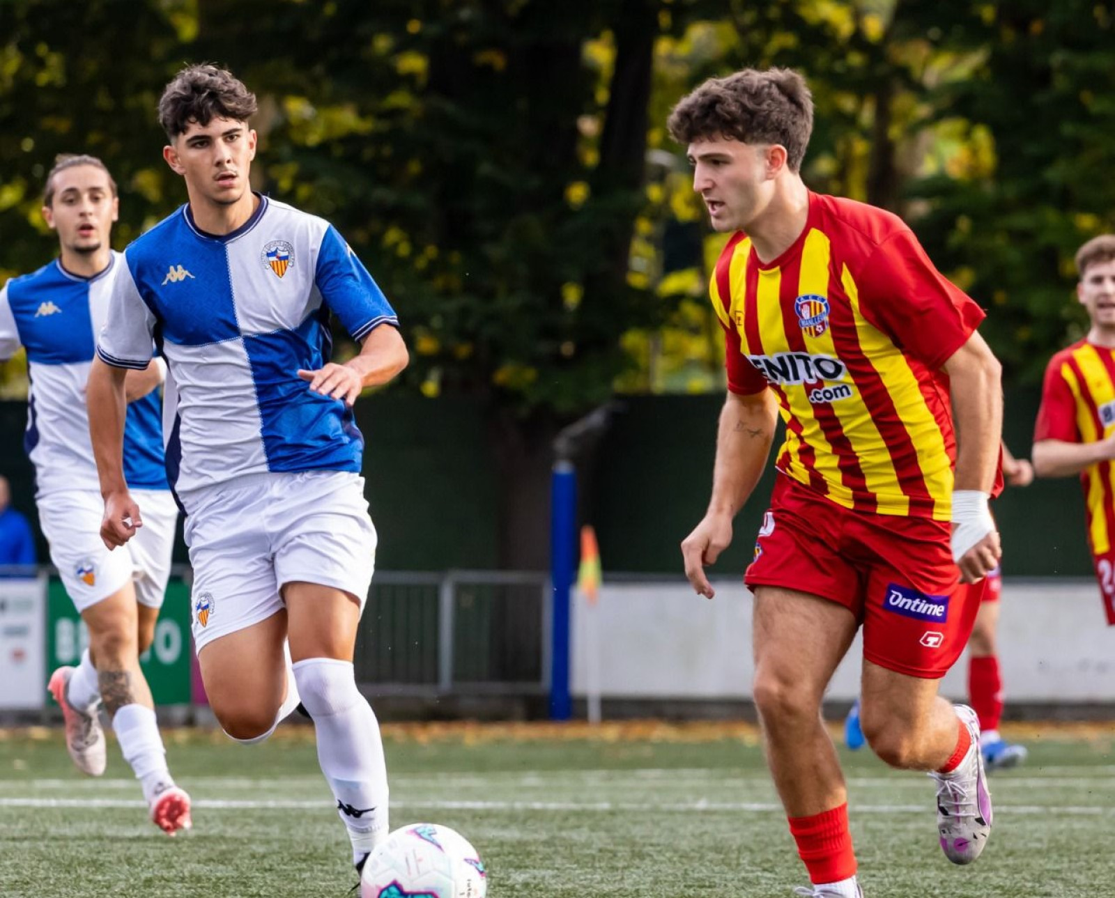 Tercera victòria de l’AEC Manlleu, la tercera a casa