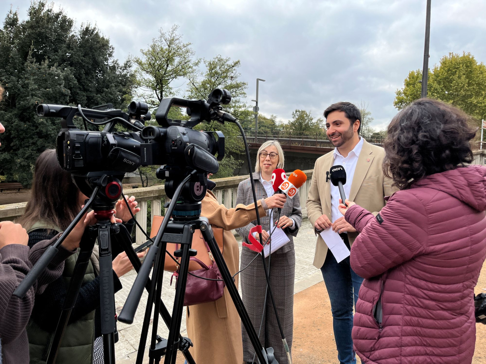 La regidora de Medi Ambient i l'alcalde a la roda de premsa 