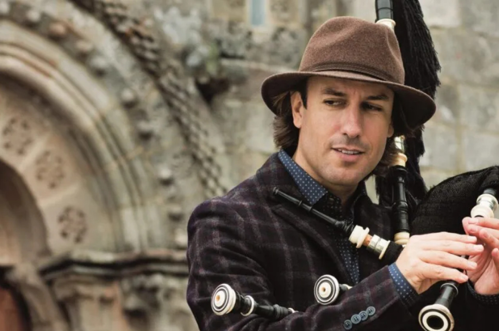 El diumenge, 15 de febrer a les 18.30 h, el Teatre Municipal acollirà el primer concert a càrrec de Carlos Núñez