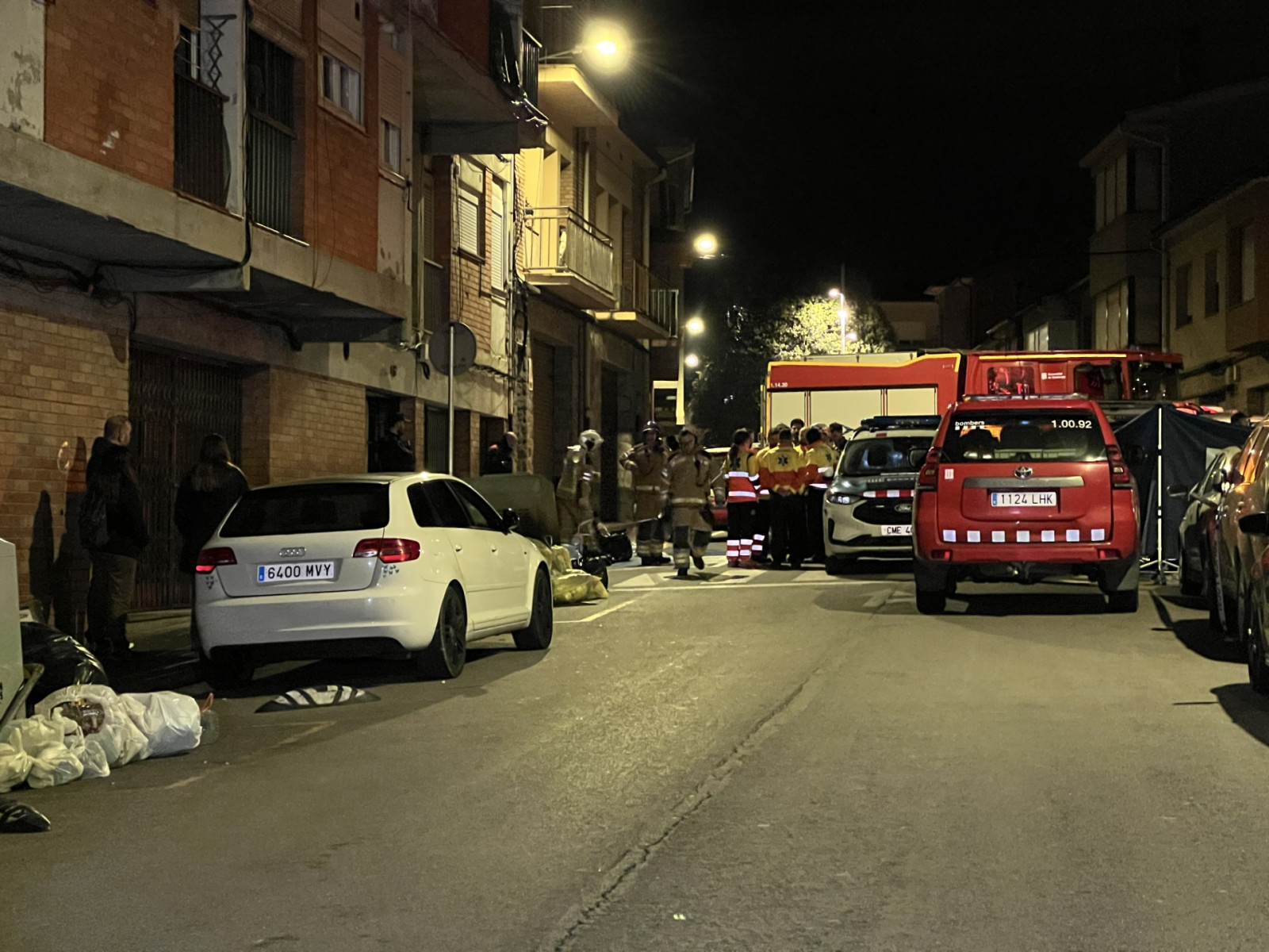 El foc s'ha ocasionat al traster d'un bloc dels habitatges Montseny