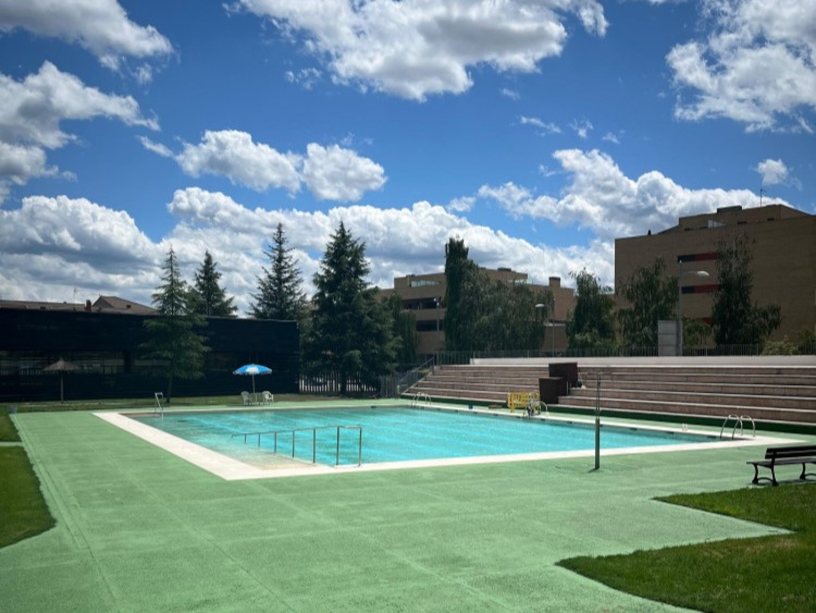 El tràmit s'avança una setmana a l'obertura de la piscina