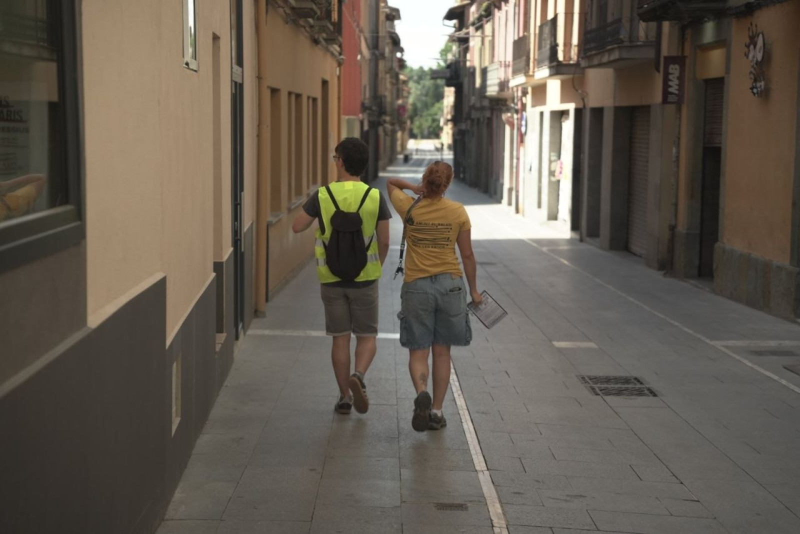 Una desena de voluntaris es van repartir per diversos indrets de la ciutat
