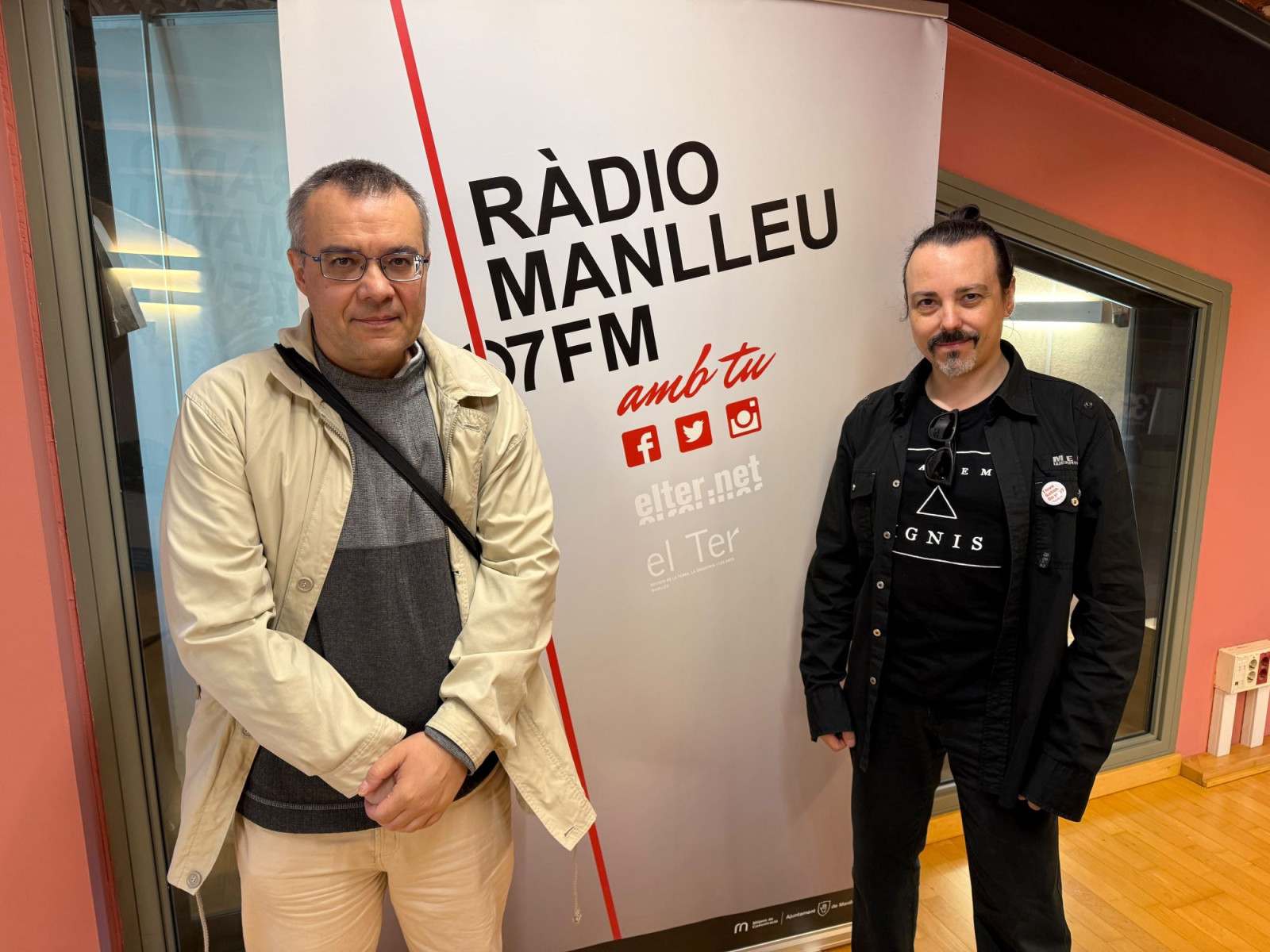L'autor, abans de l'entrevista a Ràdio Manlleu