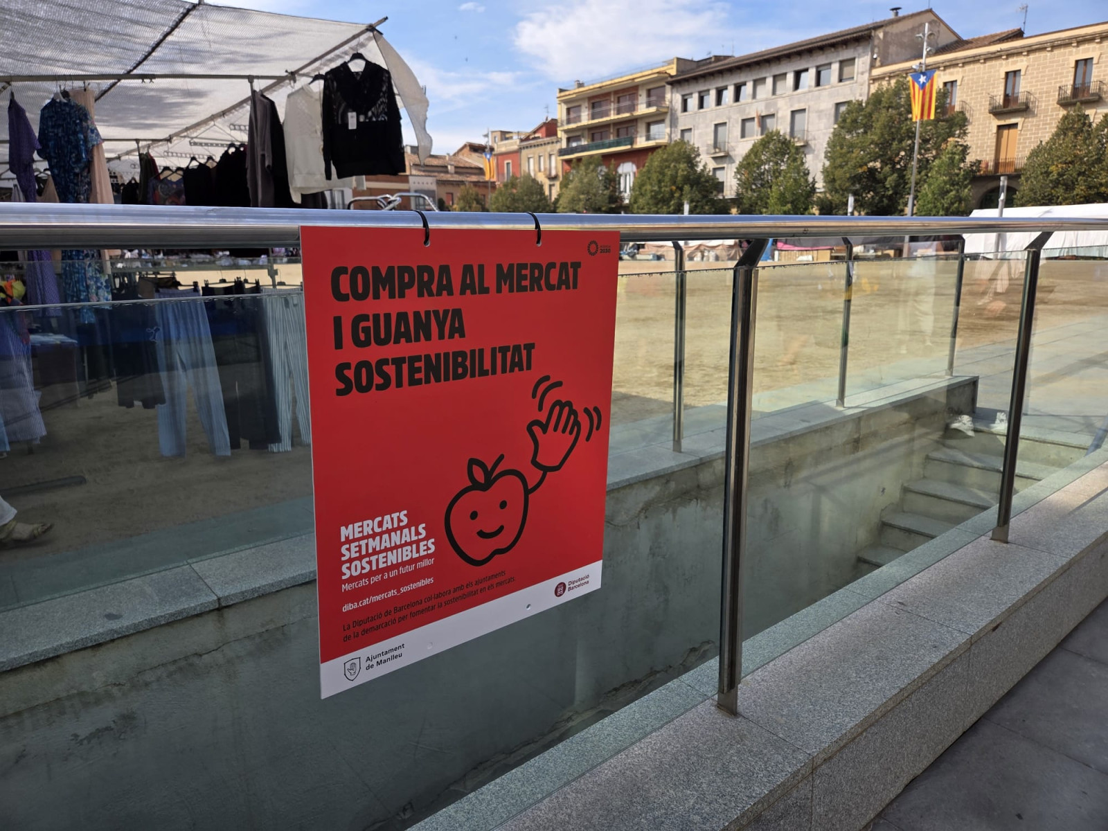 Acció de compra sostenible al mercat setmanal de Manlleu